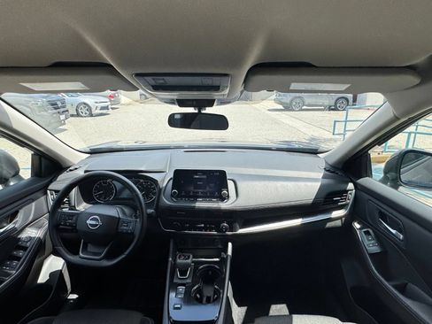 Used 2025 Nissan Rogue SV FWD image 35