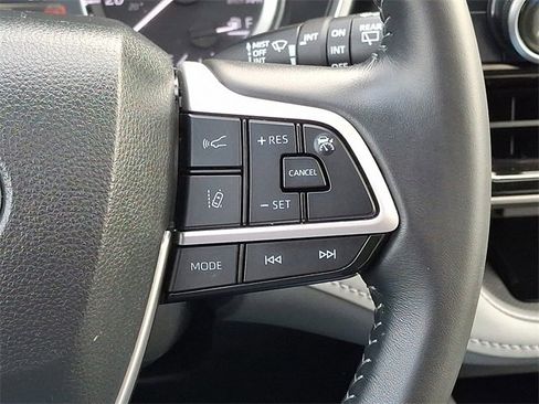 Certified 2024 Toyota Highlander XLE image 23