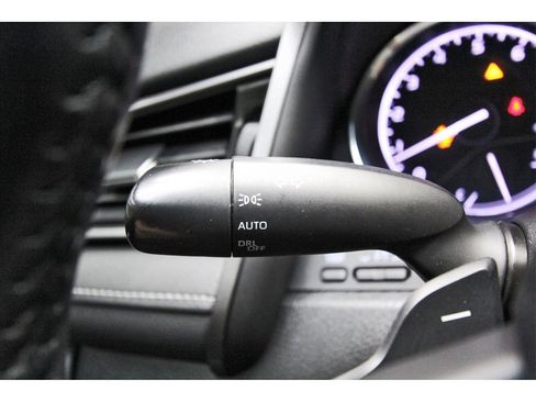 Used 2019 Toyota Camry SE image 15