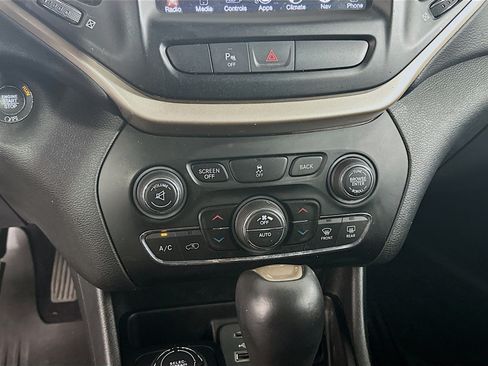Used 2018 Jeep Cherokee Limited w/ High Altitude Package AWD/4WD image 23
