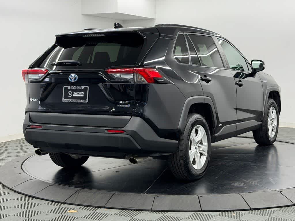 Certified 2021 Toyota RAV4 XLE w/ Carpet Mat Package (TMS) AWD/4WD image 10