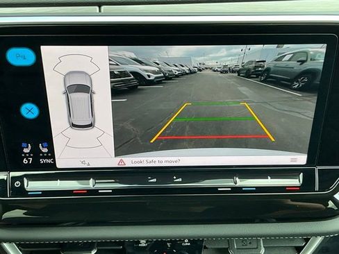 Certified 2025 Volkswagen Atlas Cross Sport SE image 26