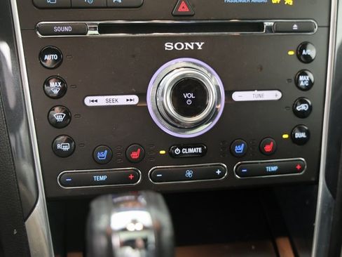 Used 2017 Ford Explorer Limited w/ Equipment Group 301A image 8