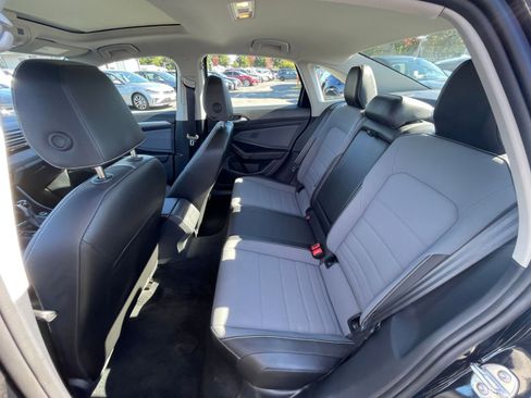 Used 2025 Volkswagen Jetta SE image 24