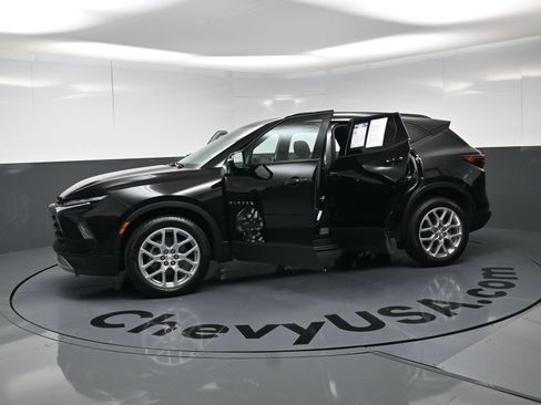 Used 2025 Chevrolet Blazer LT w/ Sound & Technology Package FWD image 21