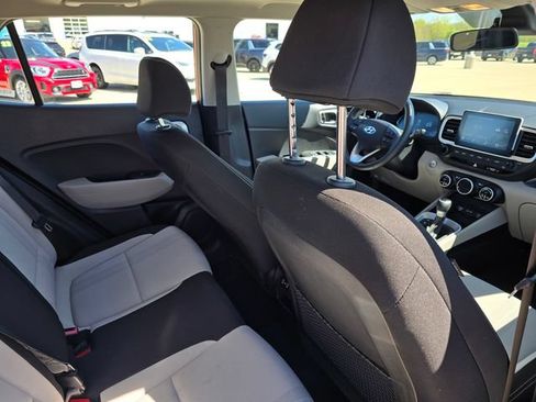 Used 2025 Hyundai Venue SEL FWD image 20