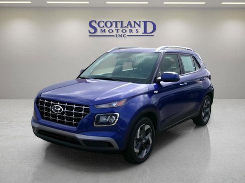 Used 2024 Hyundai Venue SEL image 2