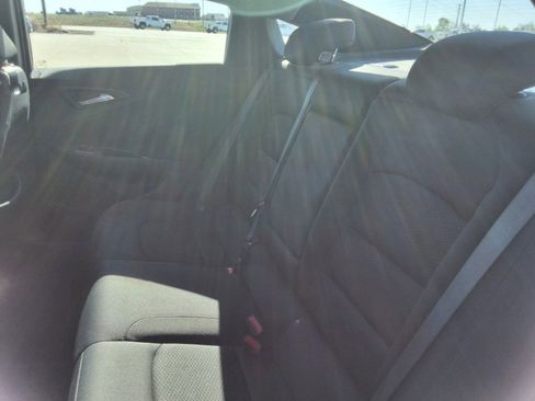 Used 2022 Chevrolet Malibu LT FWD image 17