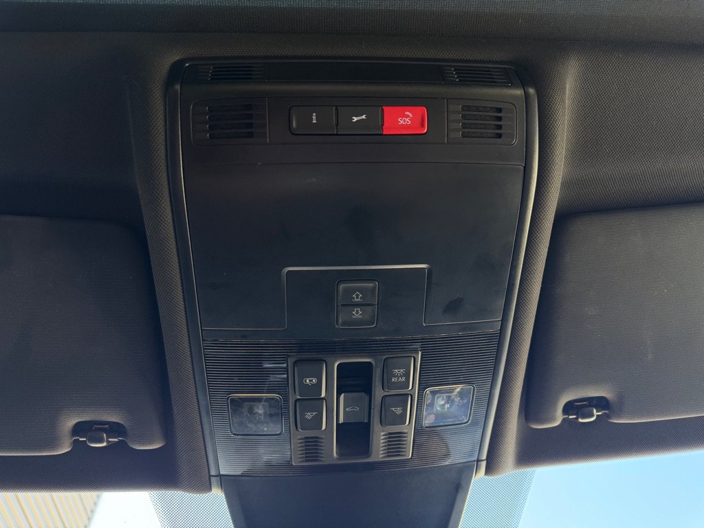 Used 2023 Volkswagen Tiguan SE R-Line FWD image 18