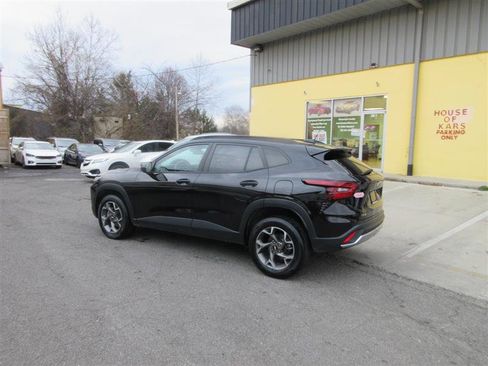 Used 2024 Chevrolet Trax LT image 3