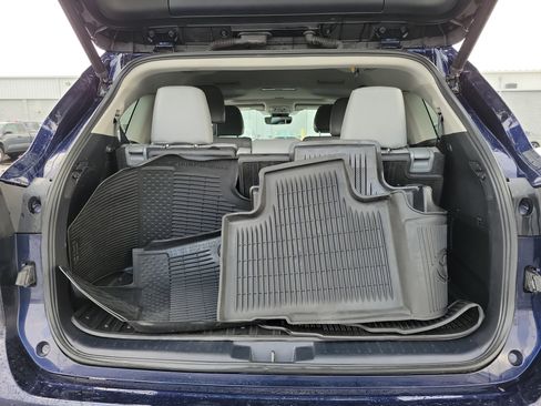 Used 2021 Toyota Highlander XLE image 8