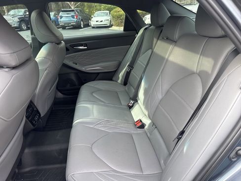 Used 2020 Toyota Avalon Limited image 13