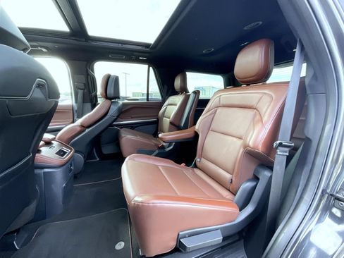 Used 2025 Lincoln Navigator Reserve AWD/4WD image 19
