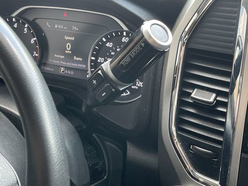 Used 2021 Nissan Titan SV AWD/4WD image 22