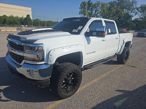 Used 2018 Chevrolet Silverado 1500 LT w/ All Star Edition AWD/4WD image 3