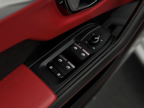 Used 2021 Lamborghini Urus AWD/4WD image 24