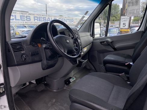 Used 2013 Freightliner Sprinter 2500 RWD image 30