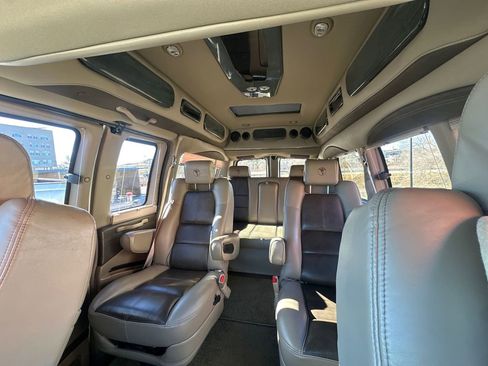 Used 2016 Chevrolet Express 2500 image 18