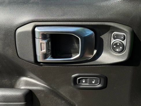 Used 2025 Jeep Gladiator Sport AWD/4WD image 25