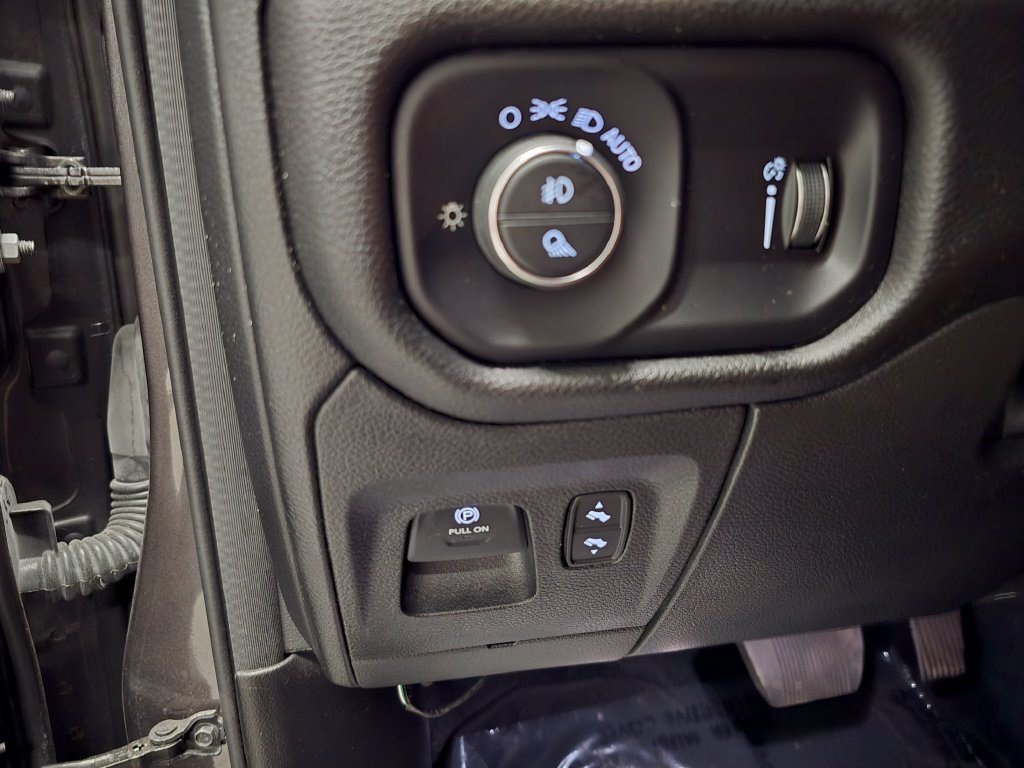 Used 2023 RAM 1500 Big Horn AWD/4WD image 32