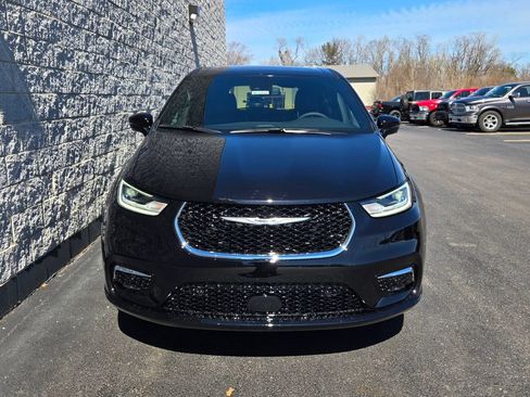 New 2026 Chrysler Pacifica Limited AWD/4WD image 8