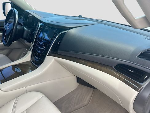 Used 2019 Cadillac Escalade Luxury RWD image 33