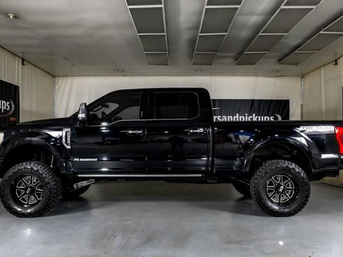 Used 2021 Ford F350 Platinum w/ Tremor Off-Road Package AWD/4WD image 11