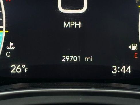 Used 2025 Chrysler Pacifica Limited image 36