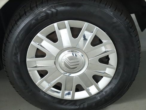 Used 2005 Mercury Grand Marquis GS image 39