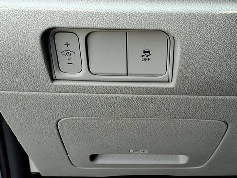 Used 2025 Kia Sorento S FWD image 8