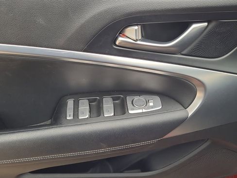 Used 2019 Genesis G70 2.0T Advanced image 12