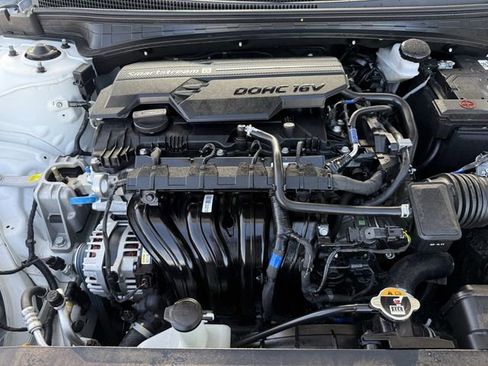 Used 2025 Hyundai Elantra Sport image 30