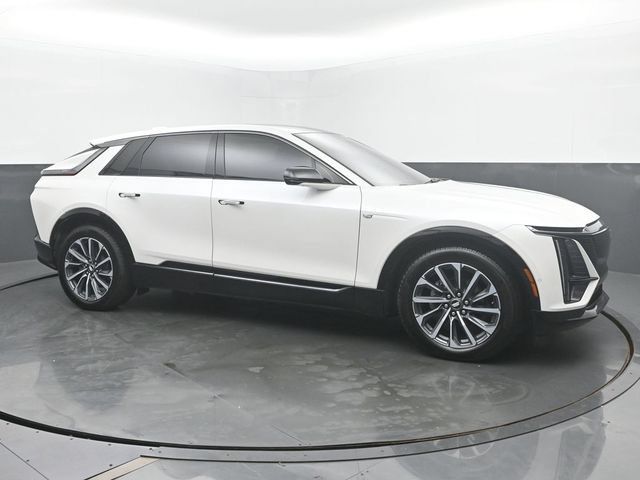 Certified 2024 Cadillac Lyriq Sport w/ LPO, Floor Liner Package AWD/4WD image 7