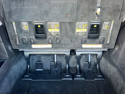 Used 2015 Toyota Sienna SE w/ SE Preferred Package FWD image 17