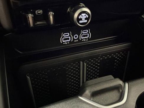 Used 2025 RAM 3500 Laramie AWD/4WD image 34