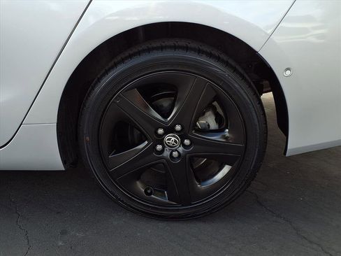 Certified 2019 Toyota Prius XLE image 4