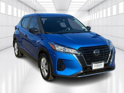Used 2021 Nissan Kicks S image 3