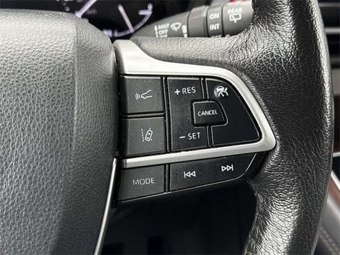 Used 2024 Toyota Sienna XLE image 24