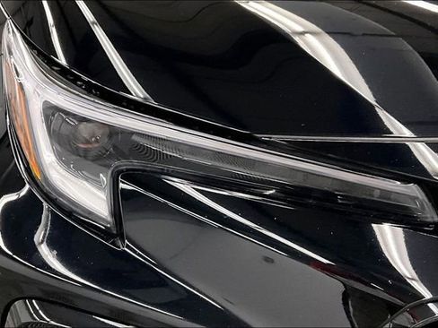 Used 2025 Toyota Corolla SE image 33