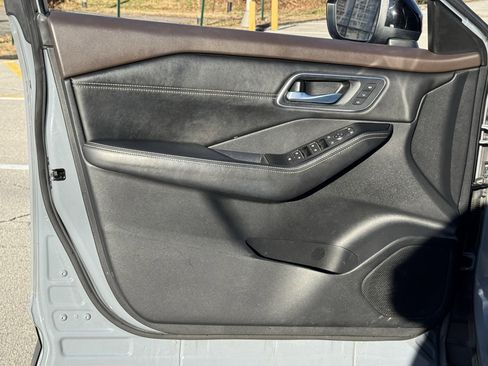 Used 2022 Nissan Rogue Platinum w/ Head-Up Display Package image 23