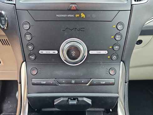 Used 2020 Ford Edge Titanium FWD image 28