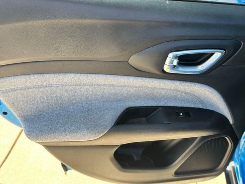 Used 2025 Jeep Compass Latitude image 21