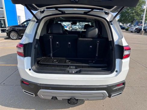 New 2025 Honda Pilot Touring image 4