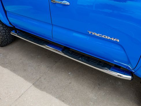 Used 2021 Toyota Tacoma Limited AWD/4WD image 12