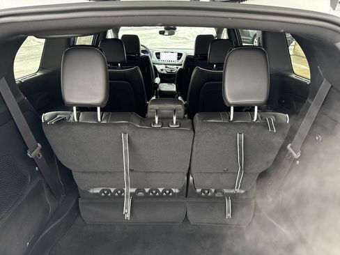 New 2026 Chrysler Pacifica Limited image 8