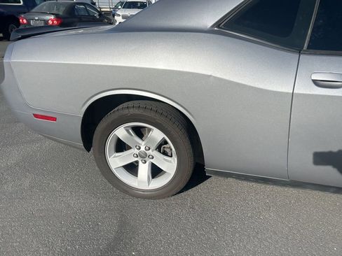 Used 2014 Dodge Challenger SXT image 13