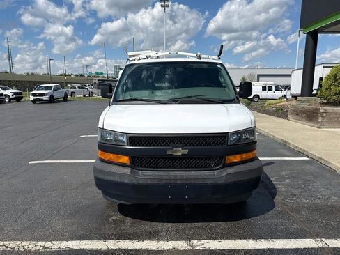 Used 2018 Chevrolet Express 2500 w/ Driver Convenience Package image 3