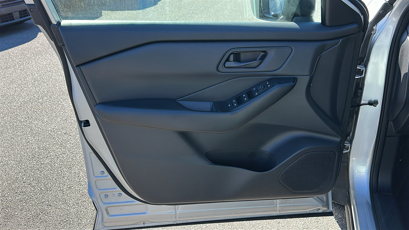 Used 2024 Nissan Rogue S AWD/4WD image 12