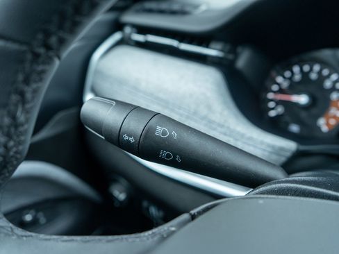 Used 2025 Jeep Compass Latitude image 24