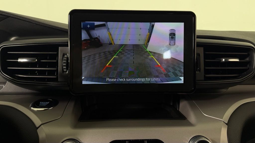Used 2023 Ford Explorer XLT AWD/4WD image 22